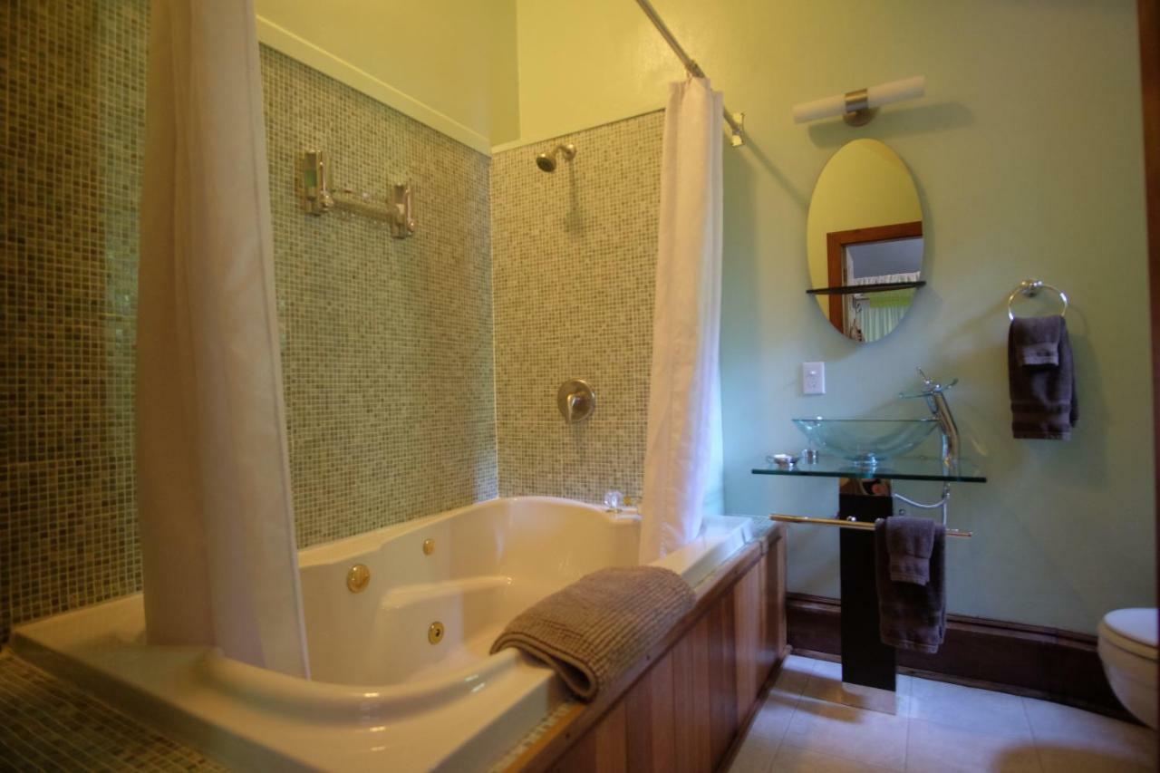 Hotel Wedgwood Manor And Glamping Retreat Crawford Bay Exteriér fotografie